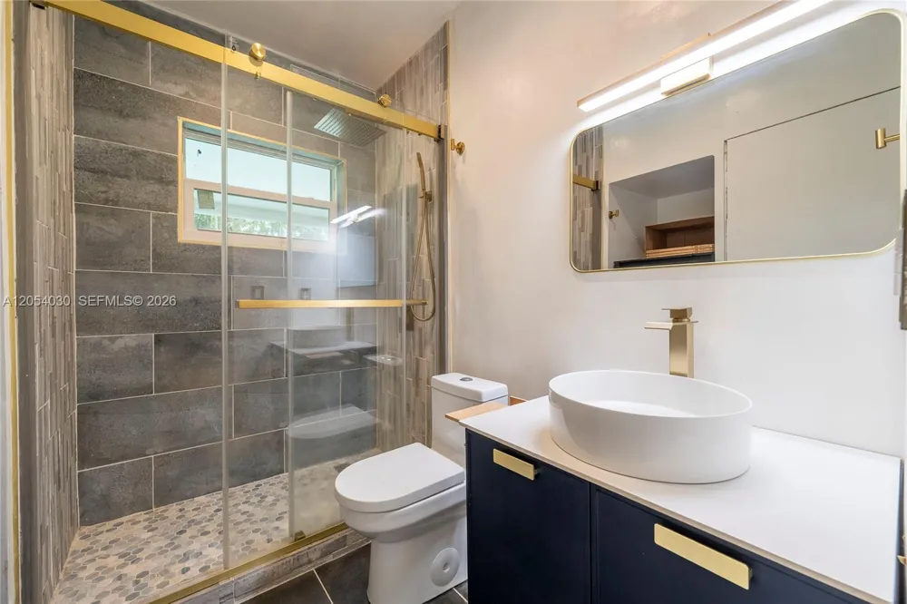 76 NE 170th St North Miami Beach, FL 33162