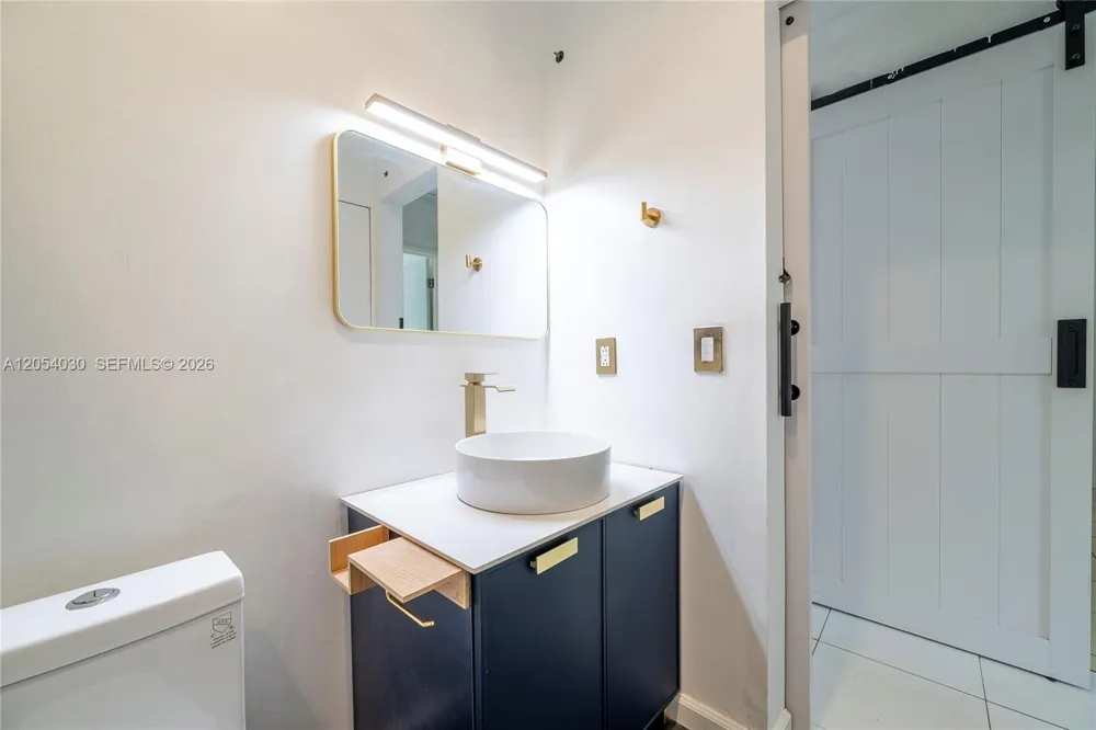 76 NE 170th St North Miami Beach, FL 33162