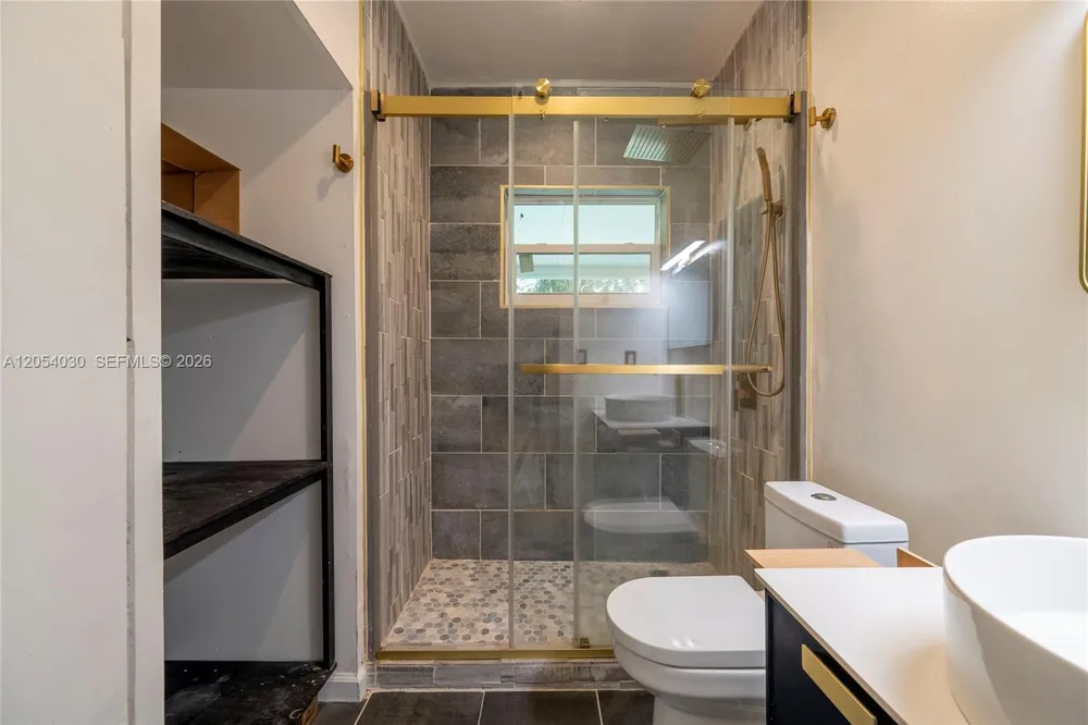 76 NE 170th St North Miami Beach, FL 33162