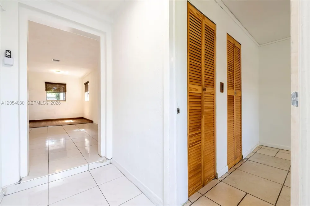 76 NE 170th St North Miami Beach, FL 33162