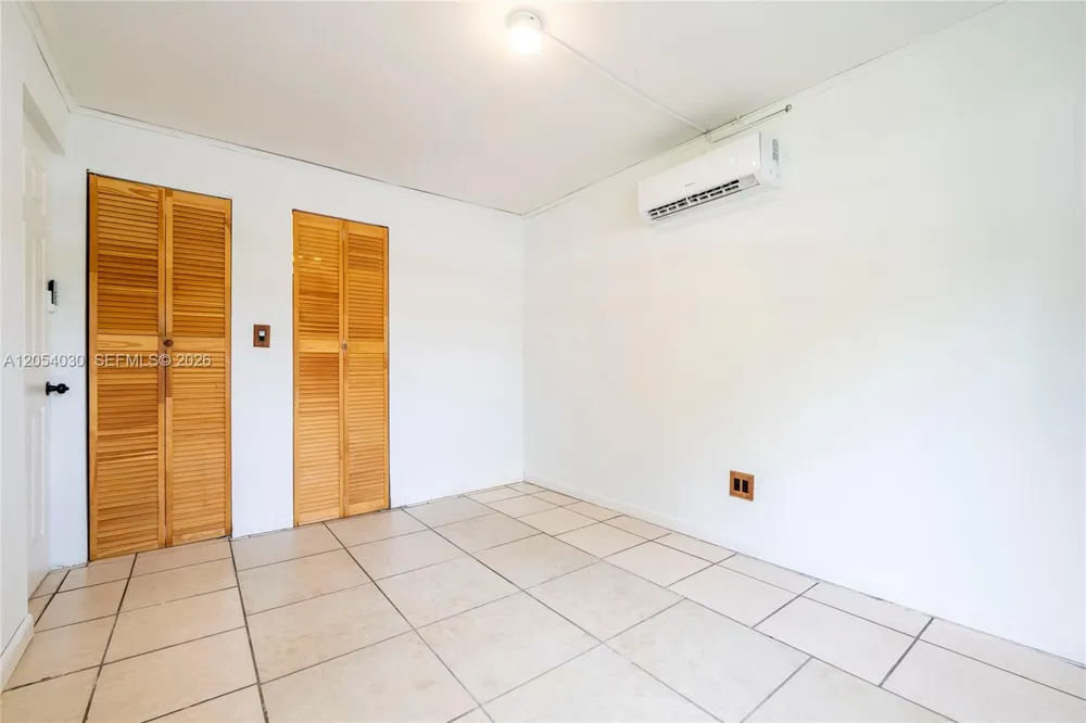 76 NE 170th St North Miami Beach, FL 33162