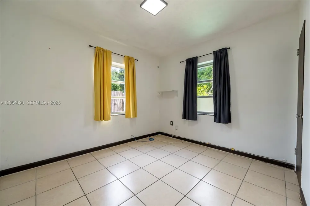 76 NE 170th St North Miami Beach, FL 33162