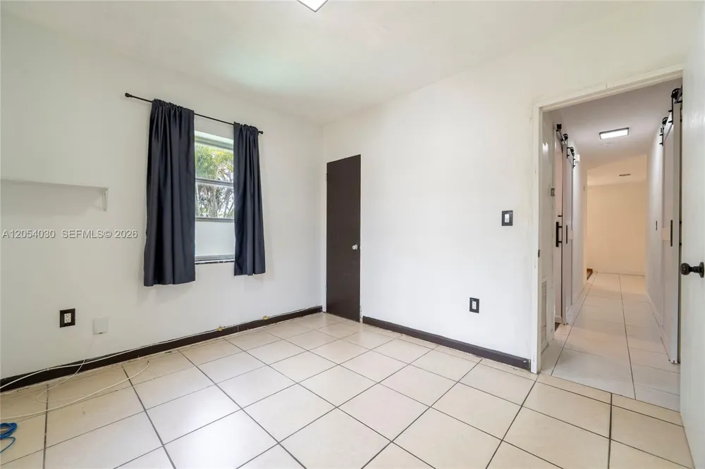 76 NE 170th St North Miami Beach, FL 33162