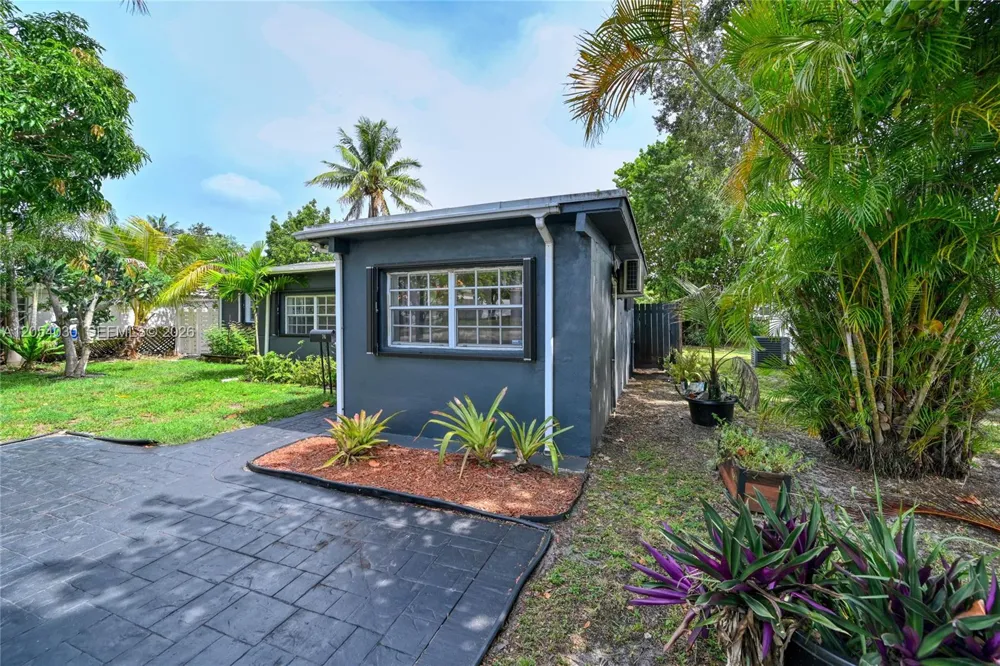 76 NE 170th St North Miami Beach, FL 33162