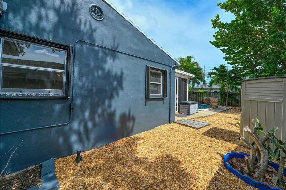 76 NE 170th St North Miami Beach, FL 33162