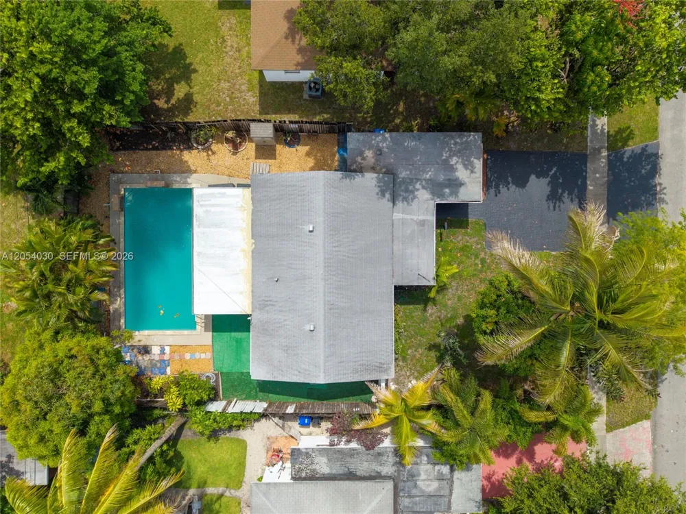 76 NE 170th St North Miami Beach, FL 33162