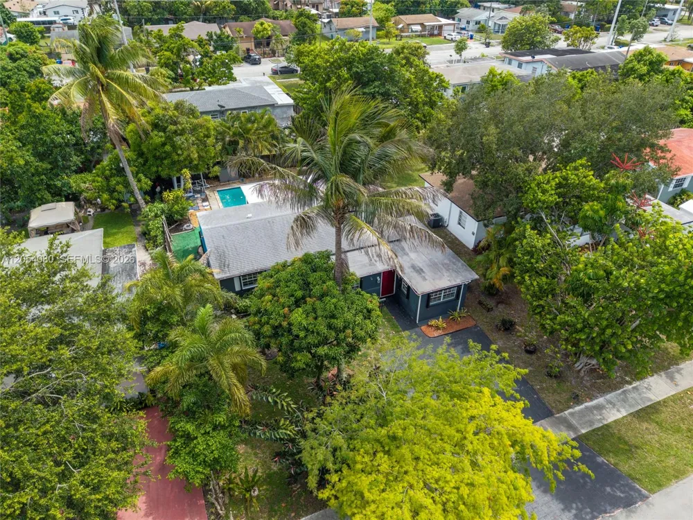 76 NE 170th St North Miami Beach, FL 33162