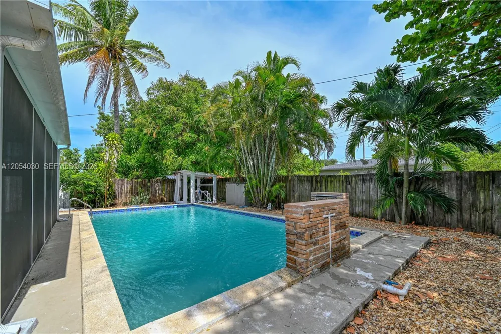 76 NE 170th St North Miami Beach, FL 33162