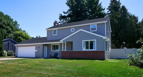 1209 Pine Street W