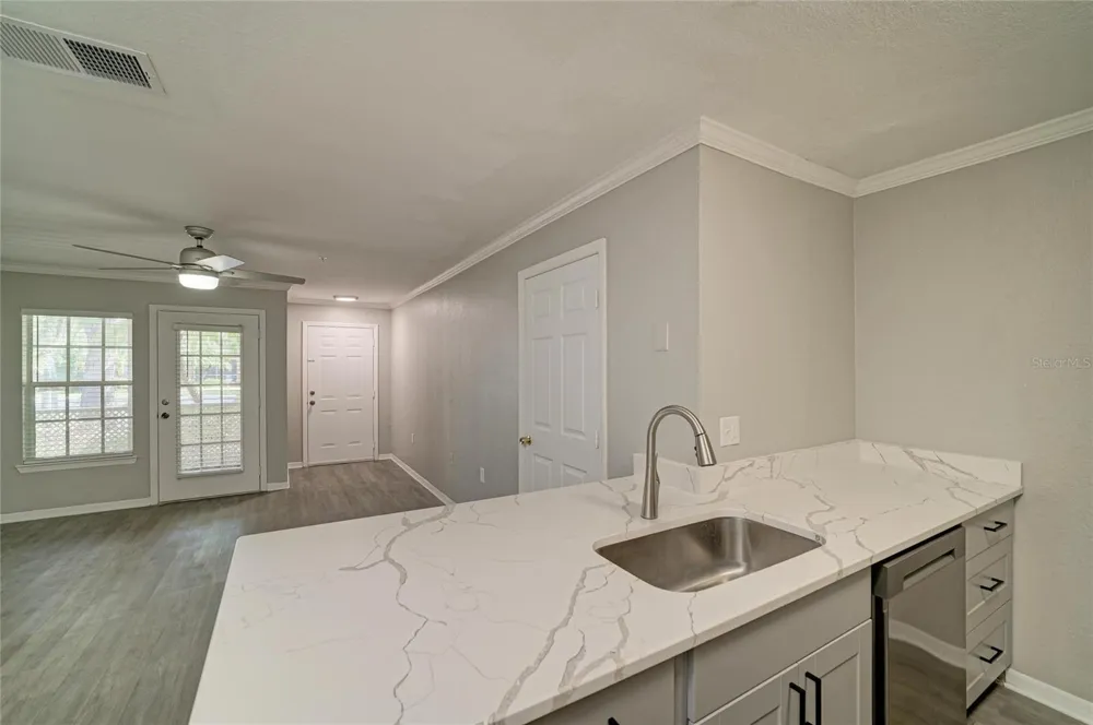 8932 MANOR LOOP #102 Bradenton, FL 34202
