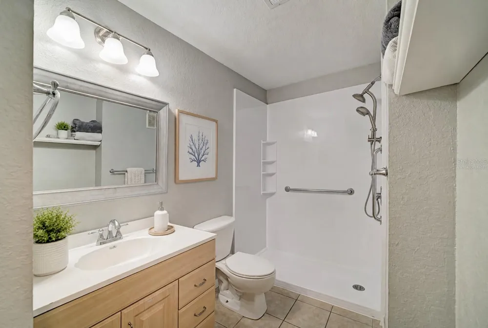 8932 MANOR LOOP #102 Bradenton, FL 34202