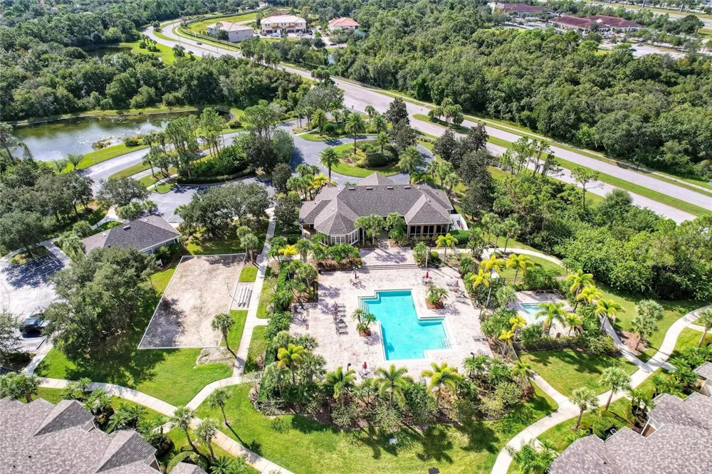 8932 MANOR LOOP #102 Bradenton, FL 34202