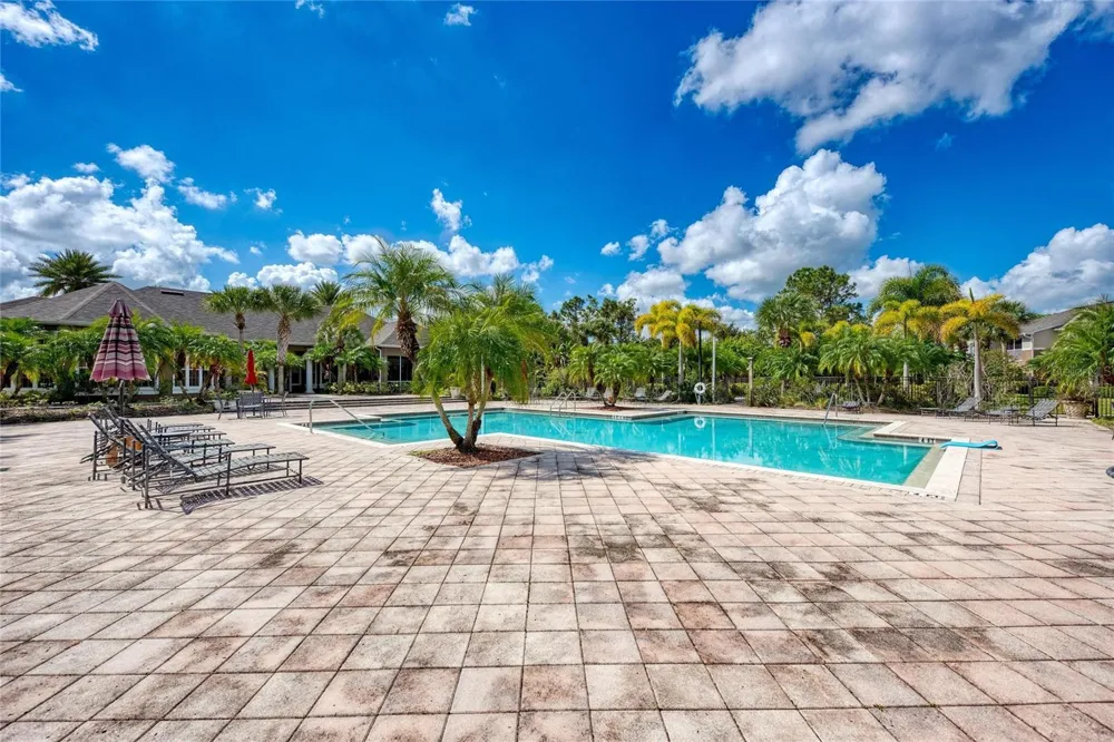 8932 MANOR LOOP #102 Bradenton, FL 34202