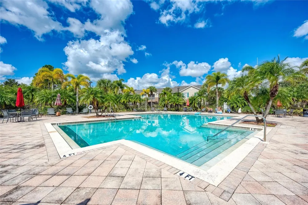 8932 MANOR LOOP #102 Bradenton, FL 34202