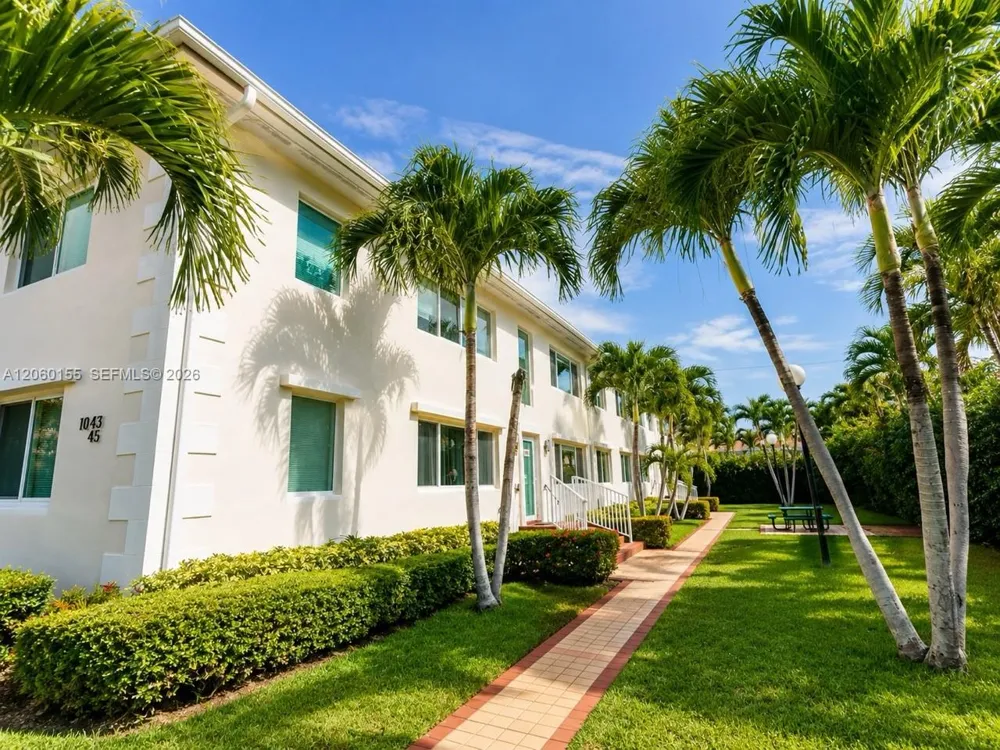 1027 94th St #4 Bay Harbor Islands, FL 33154