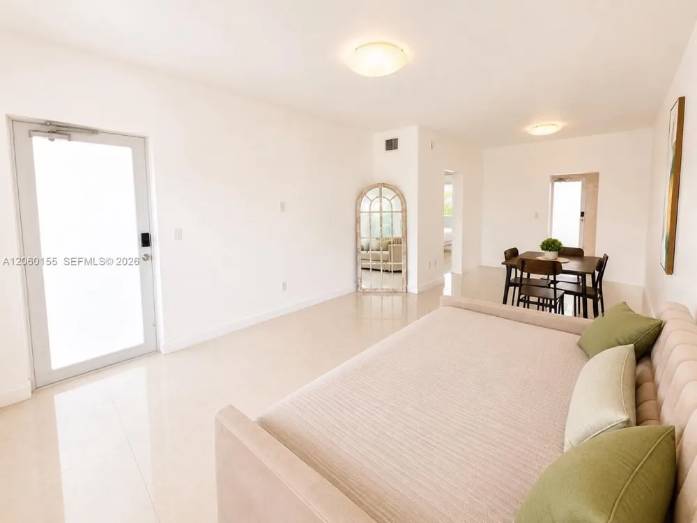 1027 94th St #4 Bay Harbor Islands, FL 33154