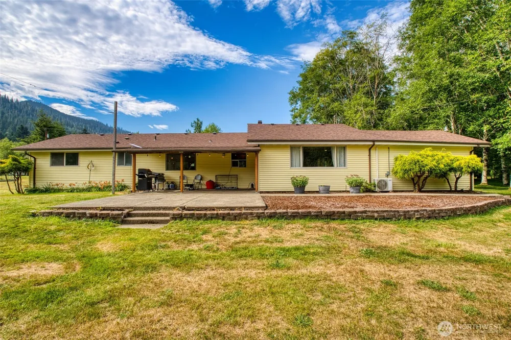 39 Neilton Lane Humptulips, WA 98552