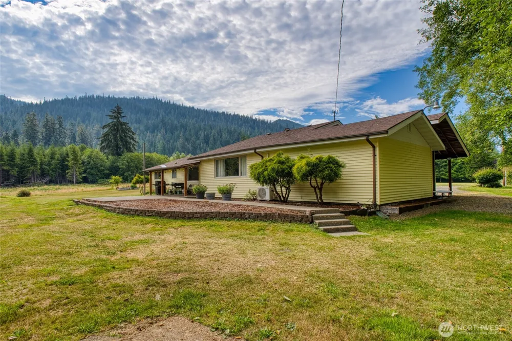 39 Neilton Lane Humptulips, WA 98552