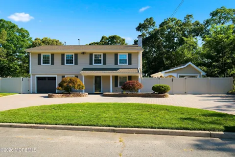 213 Lawrence Drive