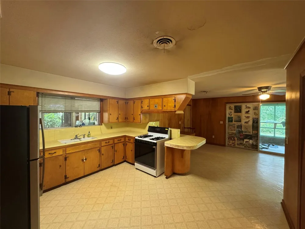 408 Oak Drive Lake Jackson, TX 77566