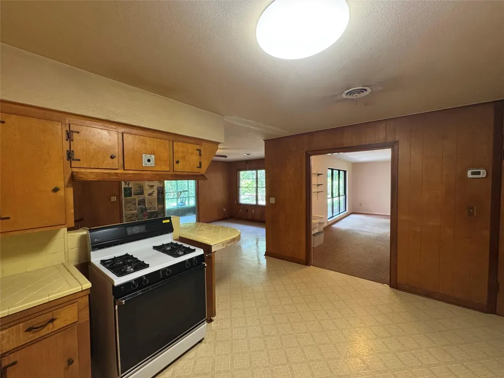 408 Oak Drive Lake Jackson, TX 77566