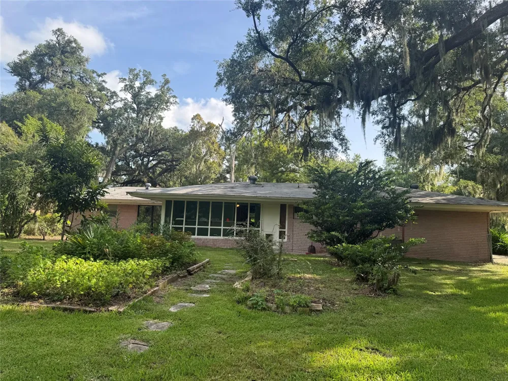 408 Oak Drive Lake Jackson, TX 77566