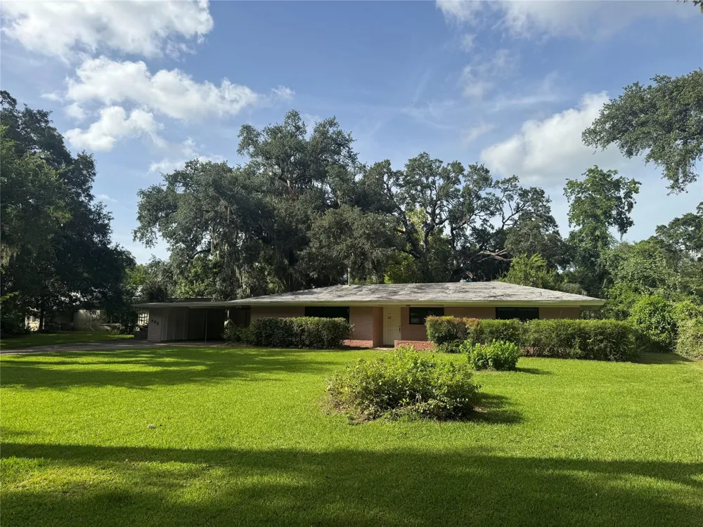 408 Oak Drive Lake Jackson, TX 77566