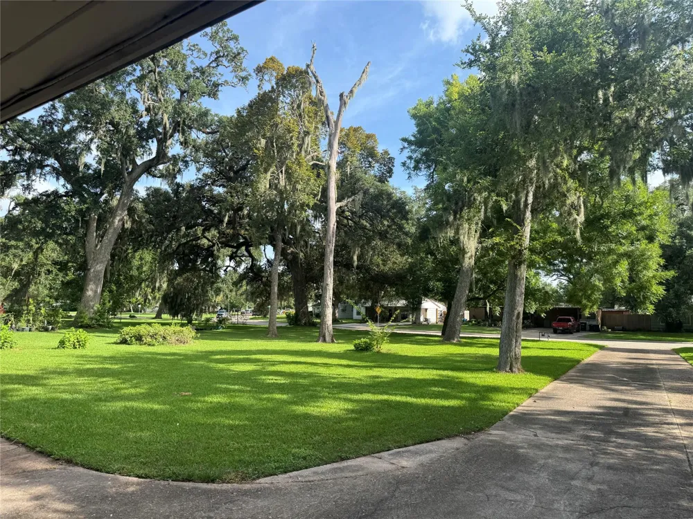 408 Oak Drive Lake Jackson, TX 77566
