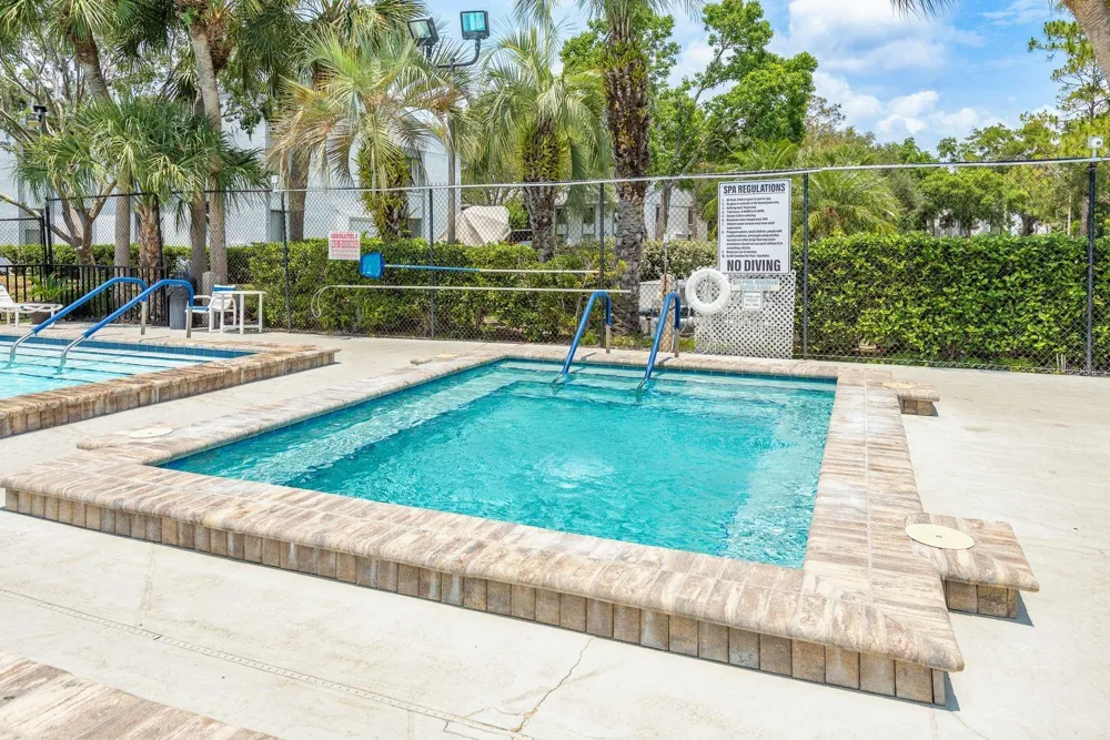 1179 PINE RIDGE CIRCLE W #G1 Tarpon Springs, FL 34688