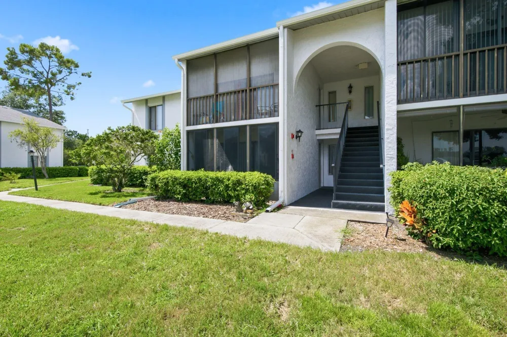 1179 PINE RIDGE CIRCLE W #G1 Tarpon Springs, FL 34688
