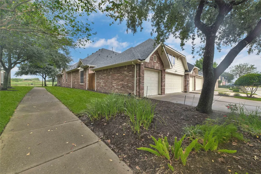 2634 Arbor Hill Lane Pearland, TX 77584