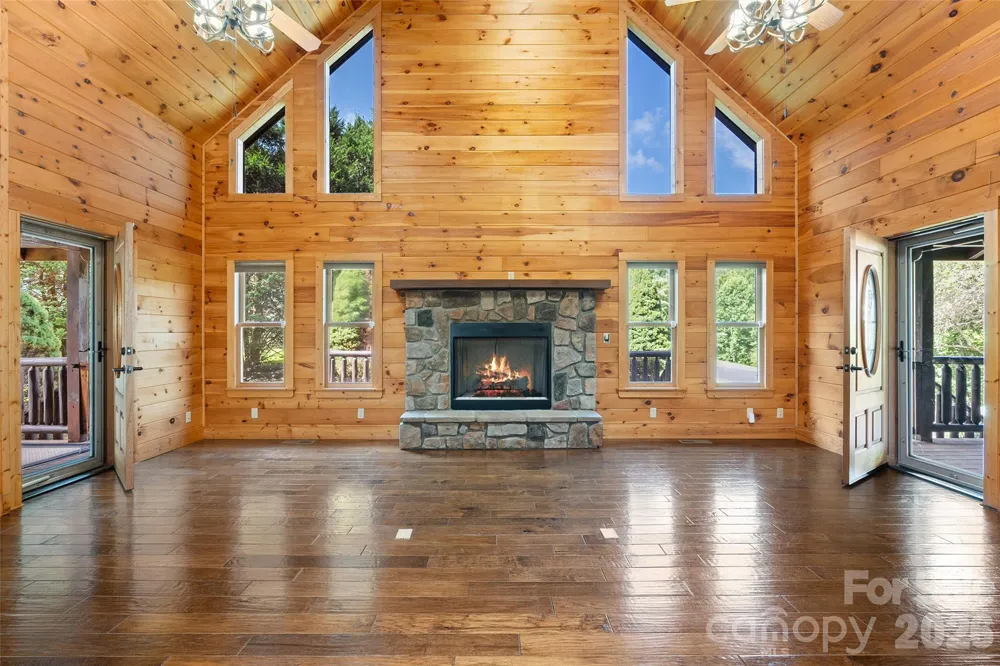 42 Chinaberry Court Waynesville, NC 28785
