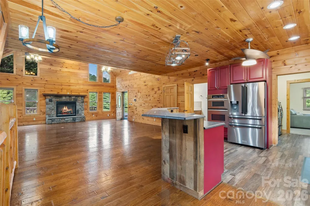 42 Chinaberry Court Waynesville, NC 28785