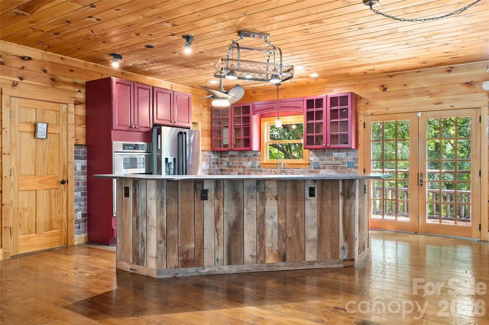 42 Chinaberry Court Waynesville, NC 28785
