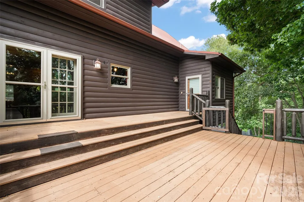 42 Chinaberry Court Waynesville, NC 28785