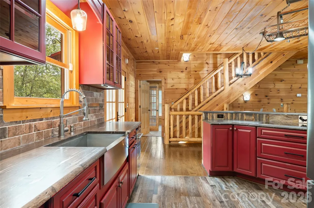 42 Chinaberry Court Waynesville, NC 28785