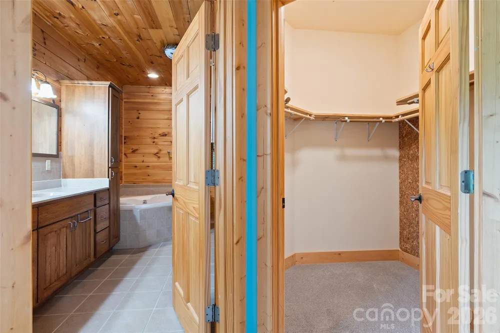42 Chinaberry Court Waynesville, NC 28785