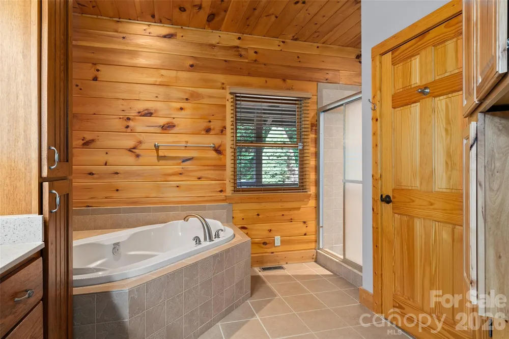 42 Chinaberry Court Waynesville, NC 28785