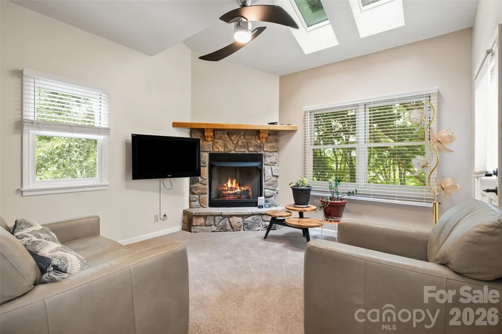 42 Chinaberry Court Waynesville, NC 28785