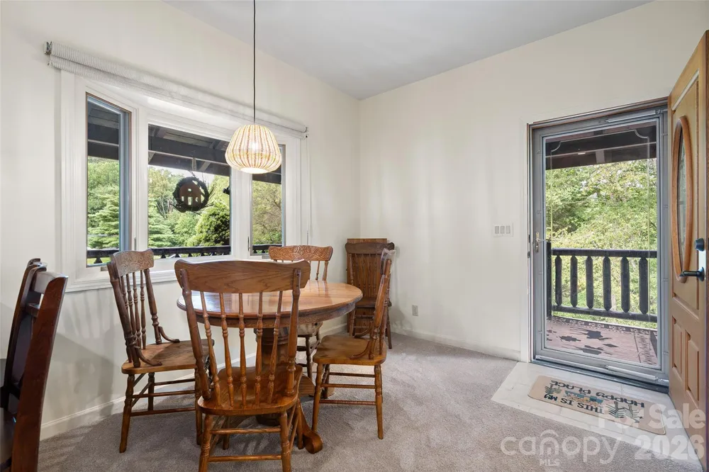 42 Chinaberry Court Waynesville, NC 28785