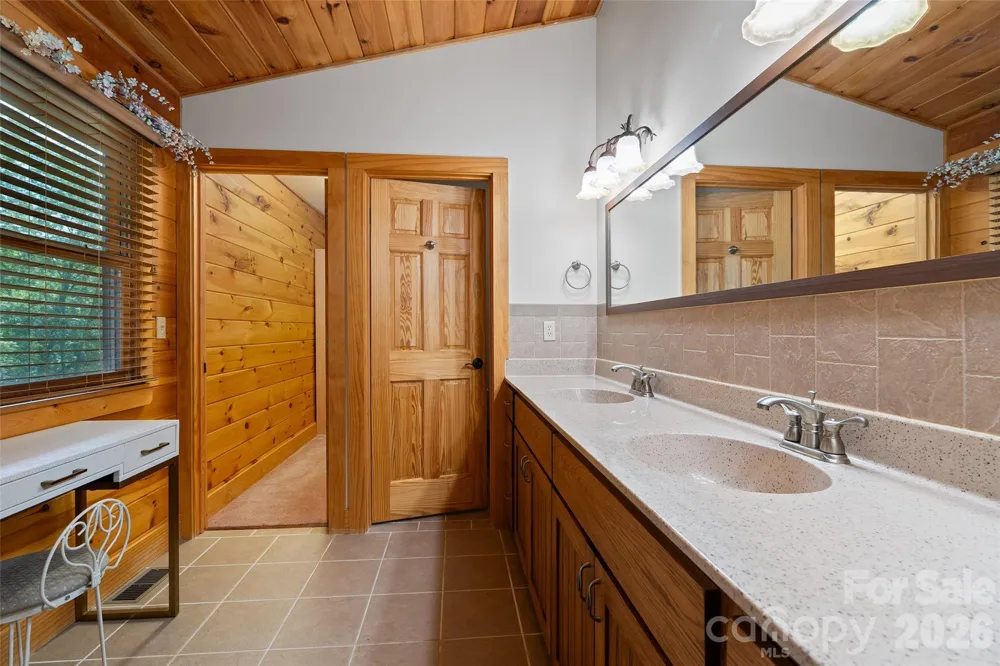 42 Chinaberry Court Waynesville, NC 28785