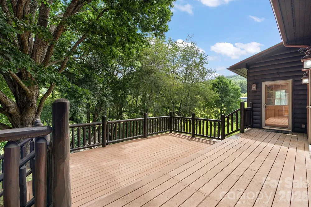 42 Chinaberry Court Waynesville, NC 28785