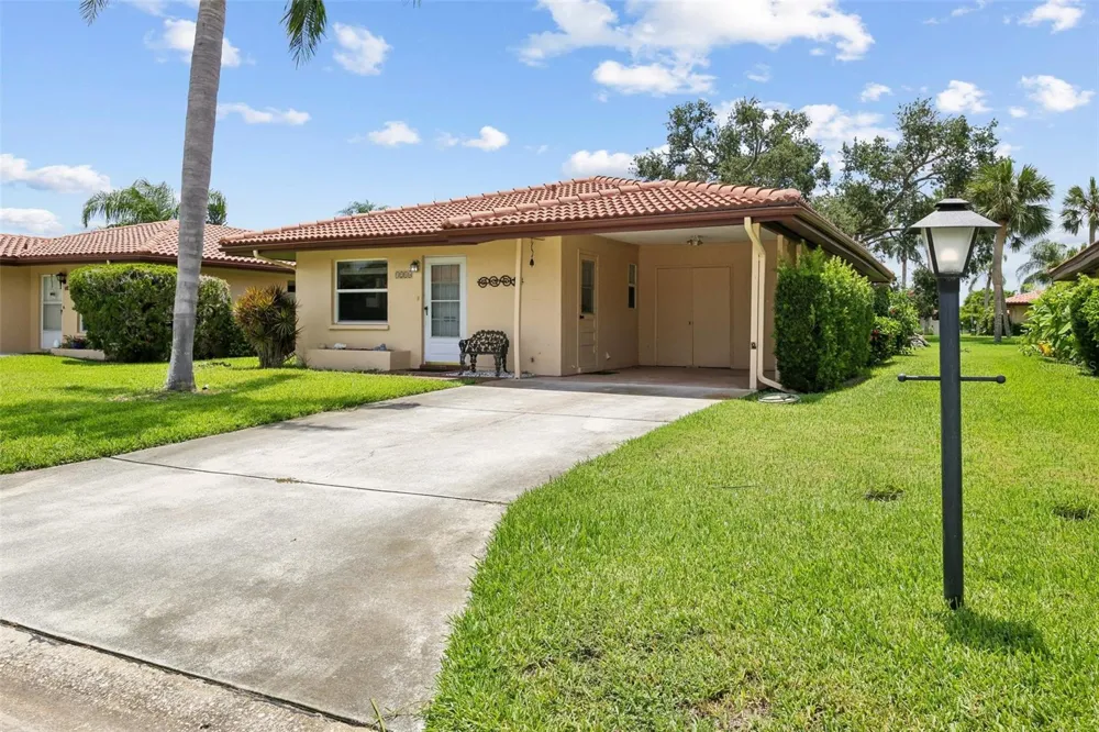 3210 CAMBRIDGE AVENUE Bradenton, FL 34207