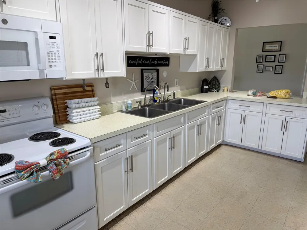 3210 CAMBRIDGE AVENUE Bradenton, FL 34207