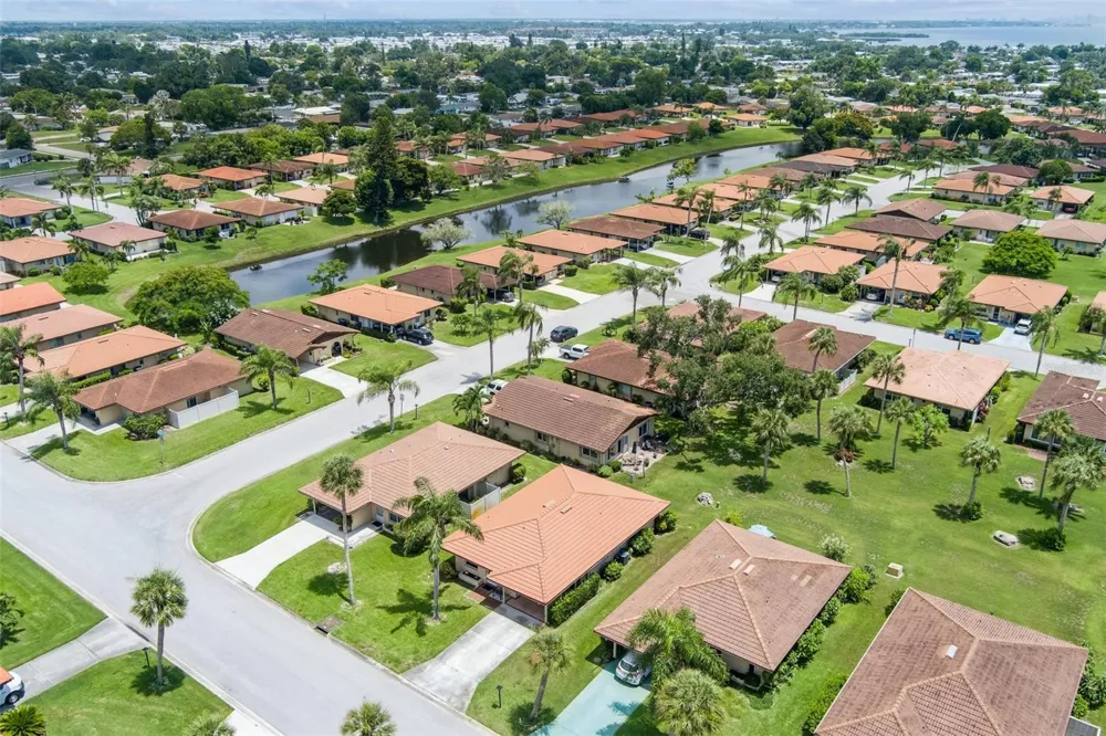 3210 CAMBRIDGE AVENUE Bradenton, FL 34207
