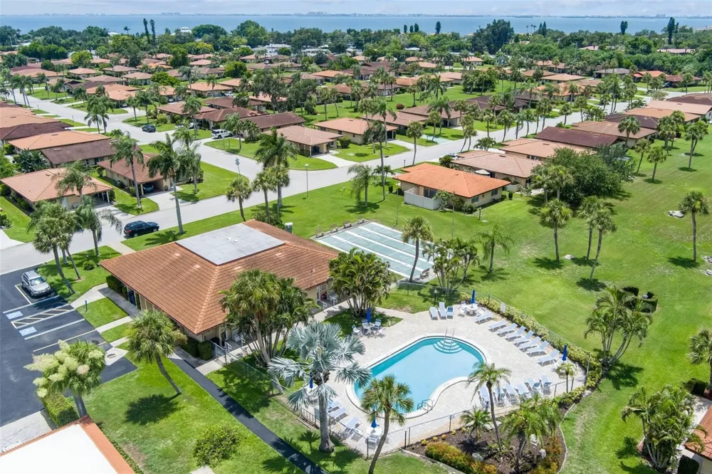 3210 CAMBRIDGE AVENUE Bradenton, FL 34207
