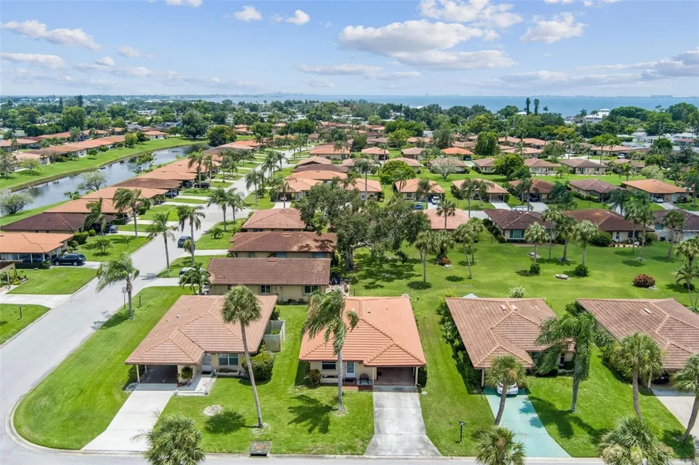 3210 CAMBRIDGE AVENUE Bradenton, FL 34207