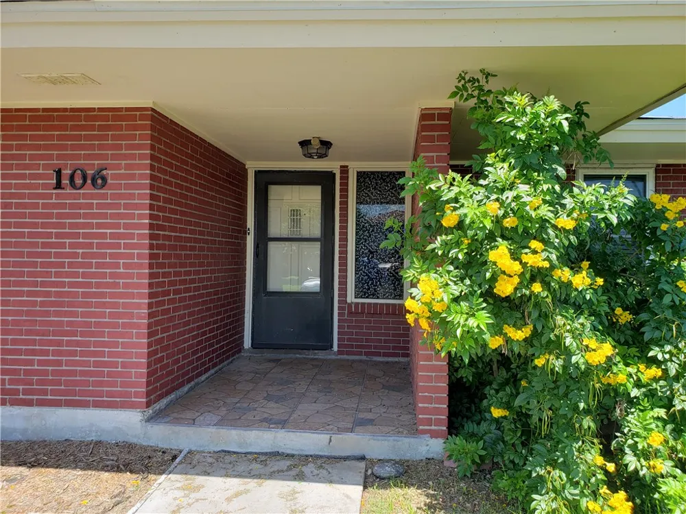 106 E Janin Circle Portland, TX 78374