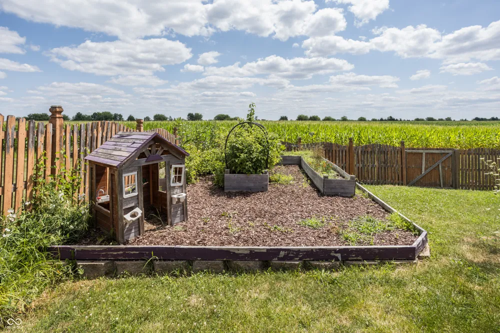 8167 Northpoint Drive Brownsburg, IN 46112