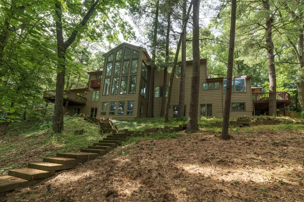 7129 Lakeridge Place Kalamazoo, MI 49009